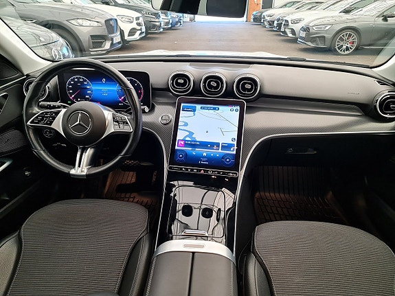 Mercedes-Benz C220 3 of 5