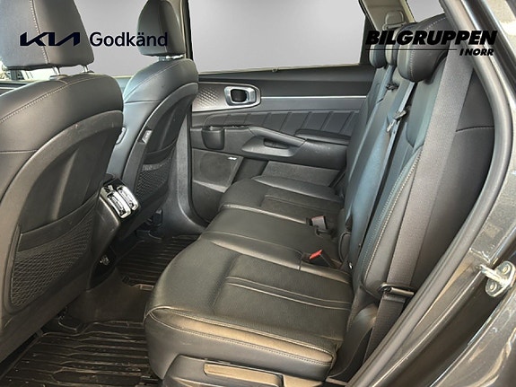 Kia Sorento 9 of 17
