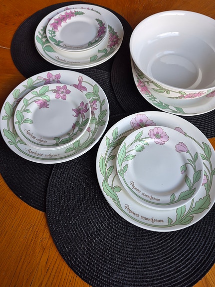 Gustavsberg,  Apoteket, Pia Rönndahl, 14 delar.