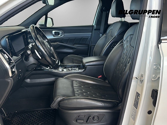 Kia Sorento 8 of 17
