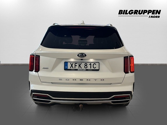 Kia Sorento 5 of 17