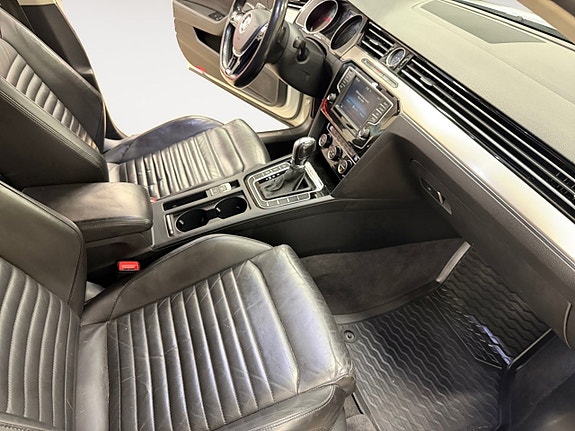 Volkswagen Passat 10 of 13