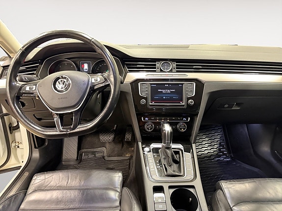 Volkswagen Passat 8 of 13