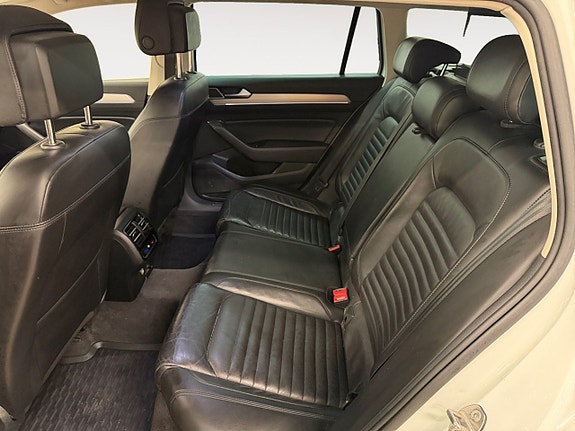 Volkswagen Passat 9 of 13