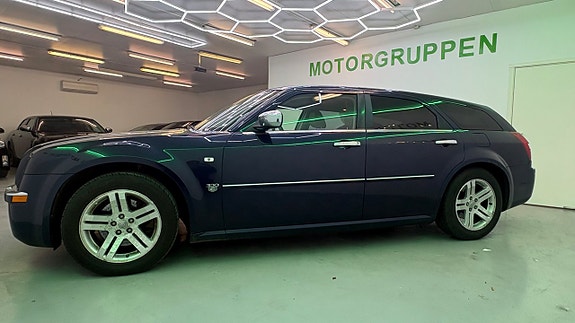 Chrysler 300C 7 of 16