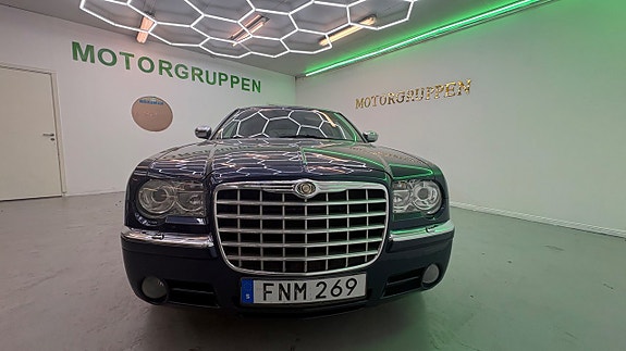 Chrysler 300C 6 of 16