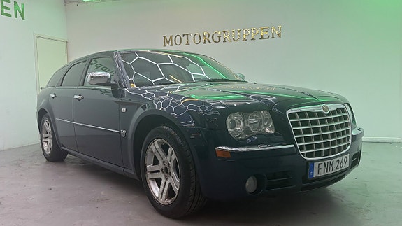 Chrysler 300C 3 of 5