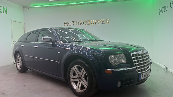 Chrysler 300C 2 of 5