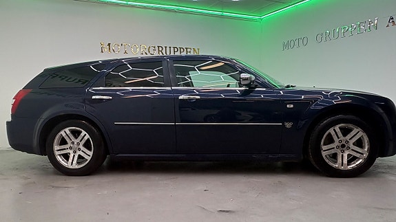 Chrysler 300C 12 of 16
