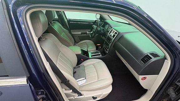 Chrysler 300C 15 of 16