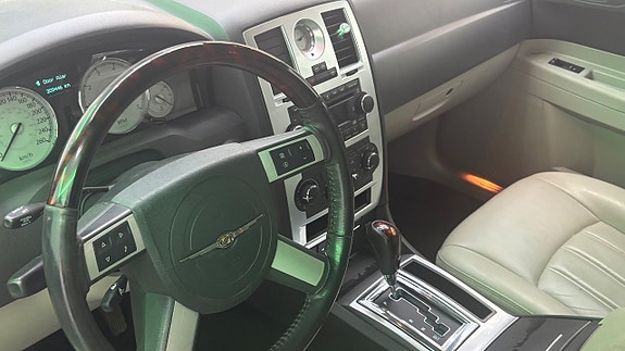Chrysler 300C 13 of 16