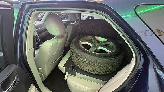 Chrysler 300C 16 of 16