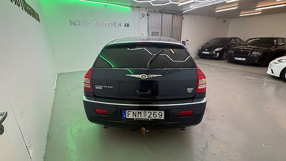 Chrysler 300C 8 of 16