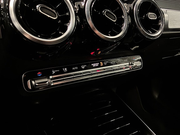 Mercedes-Benz GLB180 20 of 26