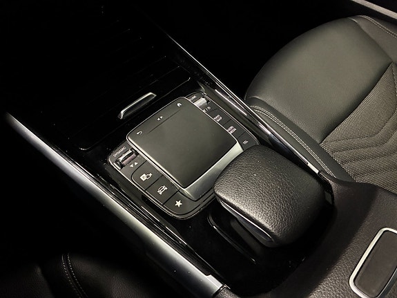 Mercedes-Benz GLB180 19 of 26