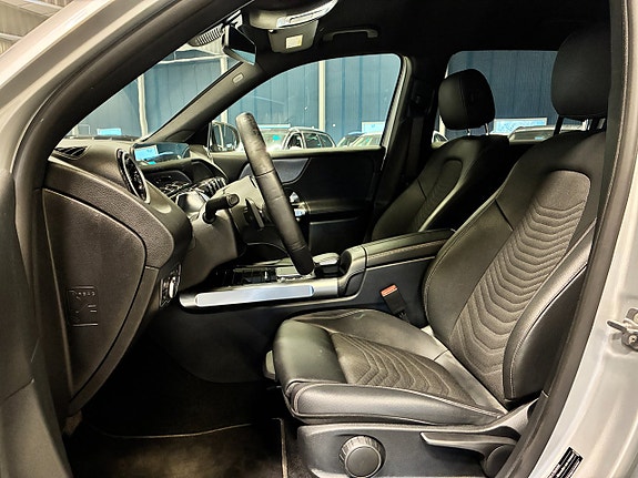 Mercedes-Benz GLB180 14 of 26