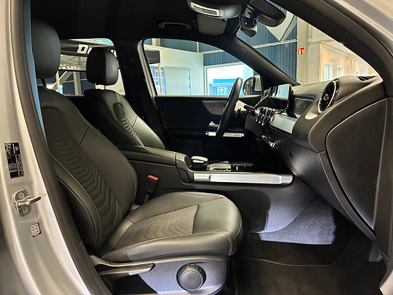 Mercedes-Benz GLB180 13 of 26