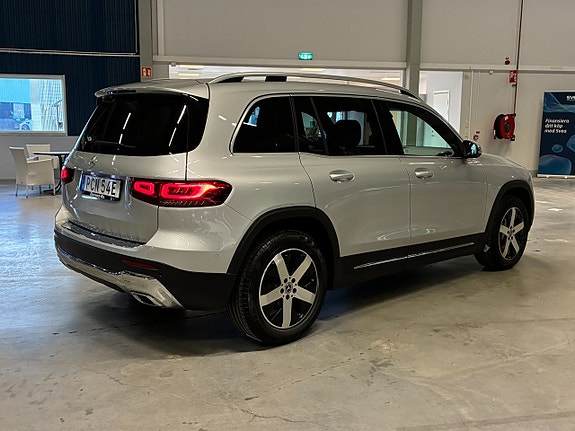 Mercedes-Benz GLB180 3 of 5