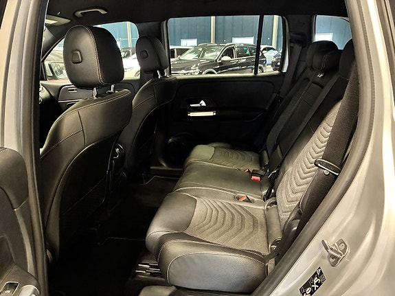Mercedes-Benz GLB180 16 of 26