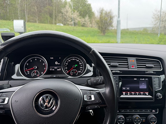 Volkswagen Golf VII 9 of 11