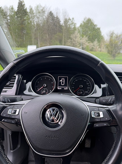 Volkswagen Golf VII 8 of 11