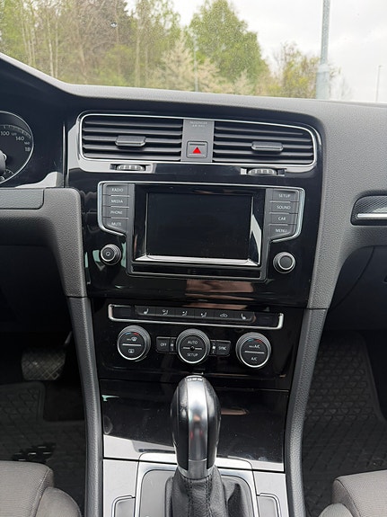 Volkswagen Golf VII 6 of 11