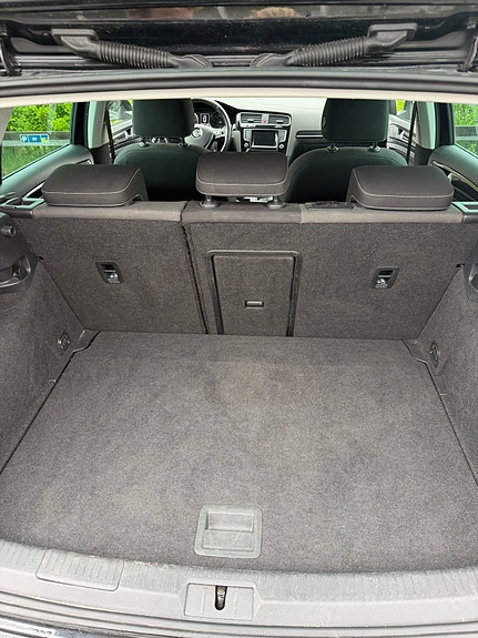 Volkswagen Golf VII 11 of 11
