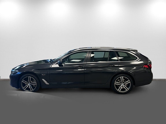 BMW 530e 4 of 5