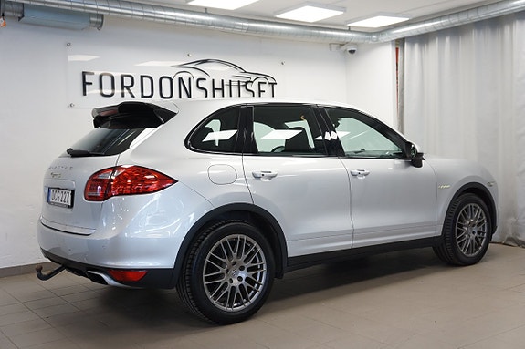 Porsche Cayenne S 4 of 5