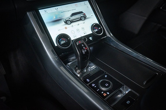 Land Rover Range Rover Sport 24 of 30