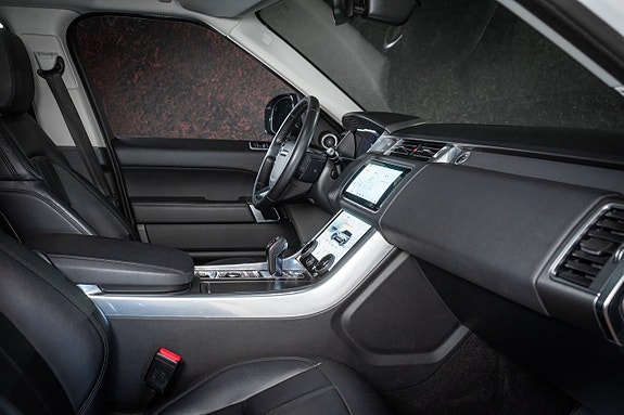 Land Rover Range Rover Sport 27 of 30