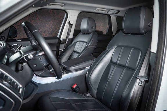 Land Rover Range Rover Sport 14 of 30