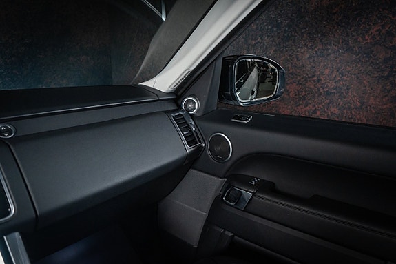 Land Rover Range Rover Sport 17 of 30