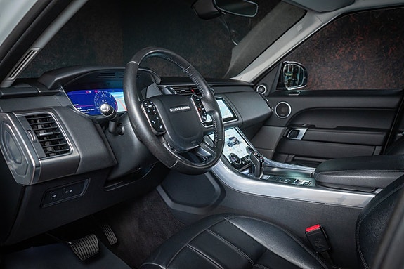 Land Rover Range Rover Sport 16 of 30