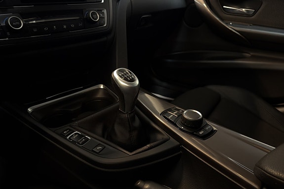 BMW 325d 14 of 16
