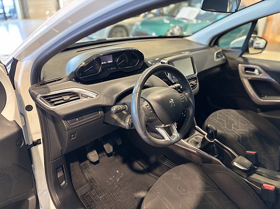 Peugeot 2008 4 of 5