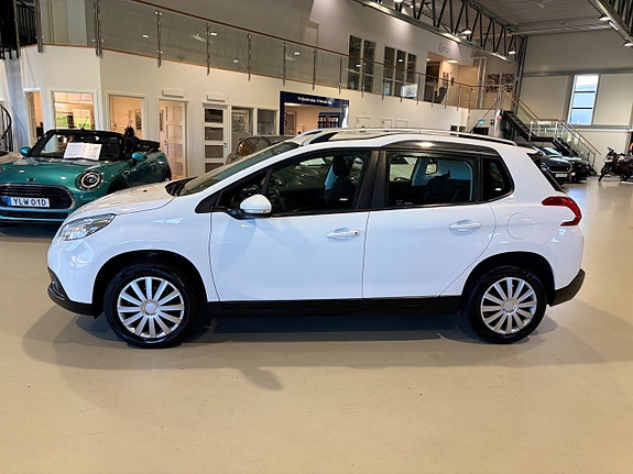 Peugeot 2008 2 of 5