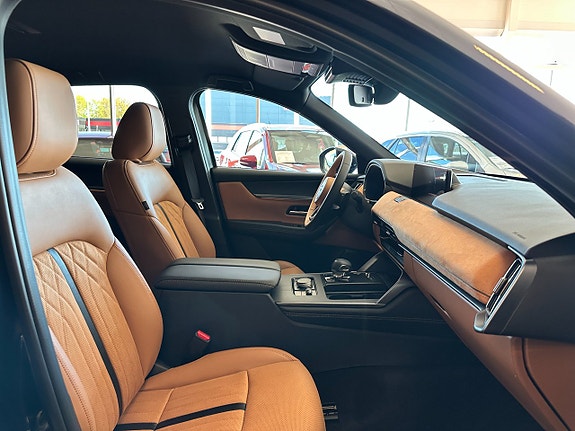 Mazda CX-60 11 of 15
