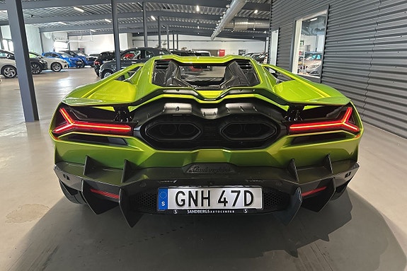Lamborghini Revuelto 5 of 5