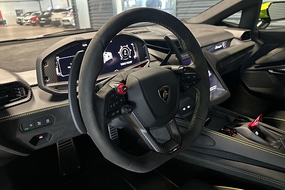 Lamborghini Revuelto 9 of 21