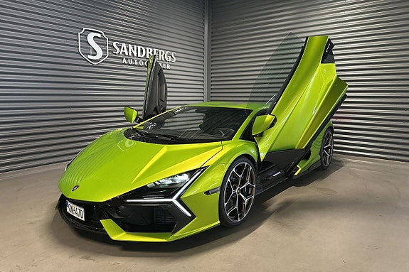 Lamborghini Revuelto 18 of 21