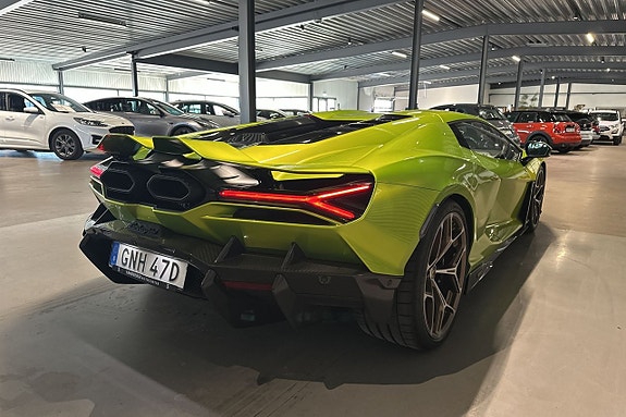 Lamborghini Revuelto 6 of 21