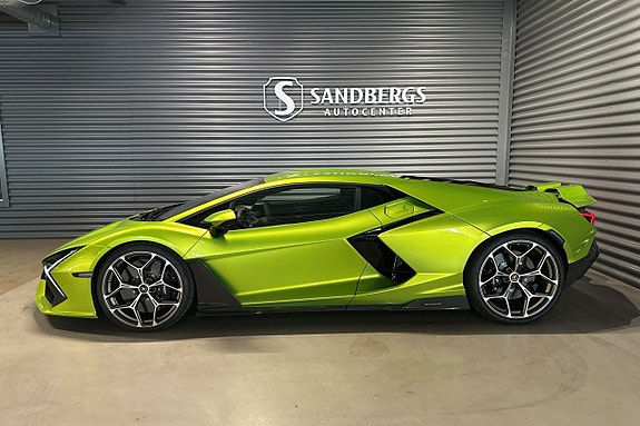 Lamborghini Revuelto 21 of 21