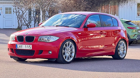 BMW 120i 2 of 7