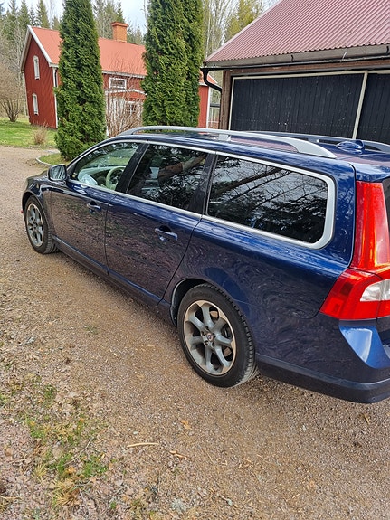 Volvo V70 4 of 5