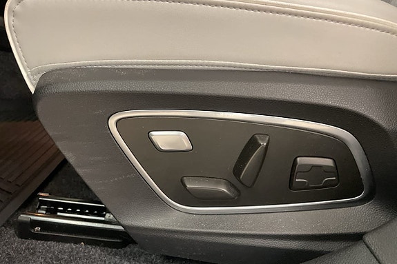 Renault Scenic E-Tech 15 of 17