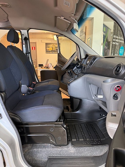 Nissan NV200 15 of 25
