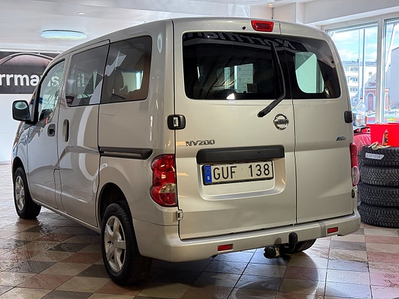 Nissan NV200 8 of 25