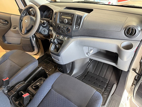 Nissan NV200 14 of 25
