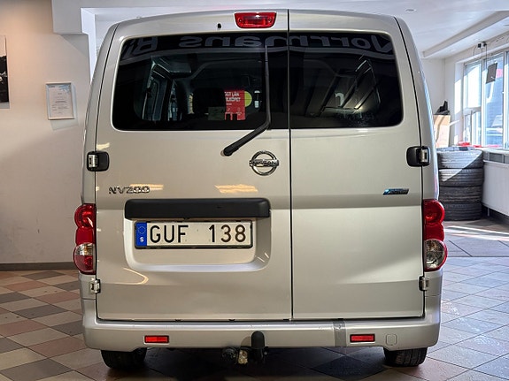 Nissan NV200 7 of 25